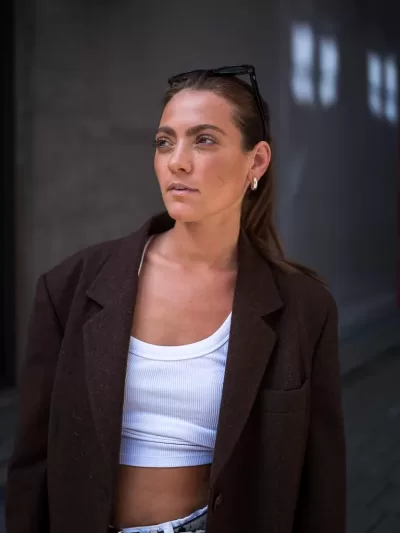 Web20250426141859 Street portrait of model @linamorgenstern