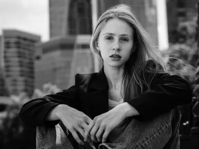 DSCF6551a Black and white street portait of model @emmifrans in Frankfurt with skyline as backdrop